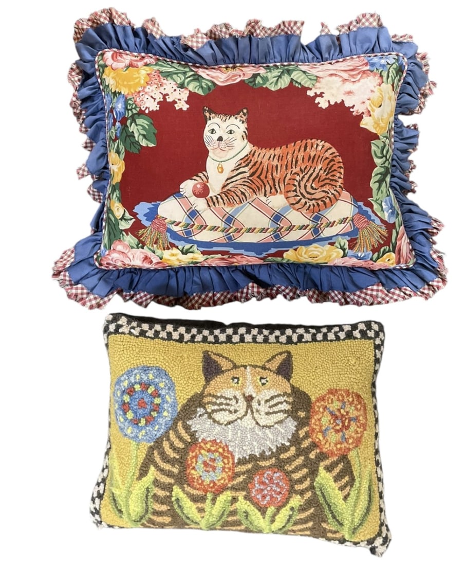 PAIR DECORATIVE VINTAGE CAT THROW PILLOWS (1 of 5)