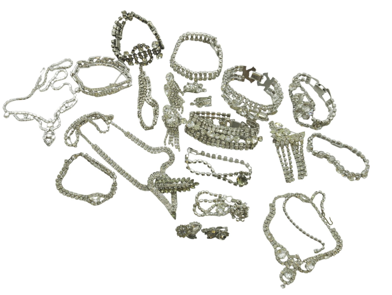 21 PIECES OF VINTAGE RHINESTONE JEWELRY (1 of 3)