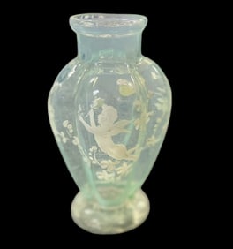 CHERUB ENAMELED VASELINE GLASS VASE