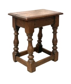 CLASSIC ANTIQUE WILLIAM AND MARY PERIOD JOINT STOOL