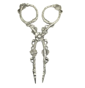 ORNATE ANTIQUE GEORGIAN STERLING SUGAR TONGS