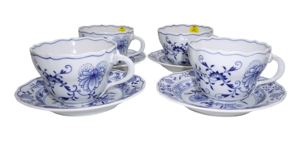 MEISSEN BLUE ONION TEACUPS AND SMALL SAUCERS - 8 PIECES