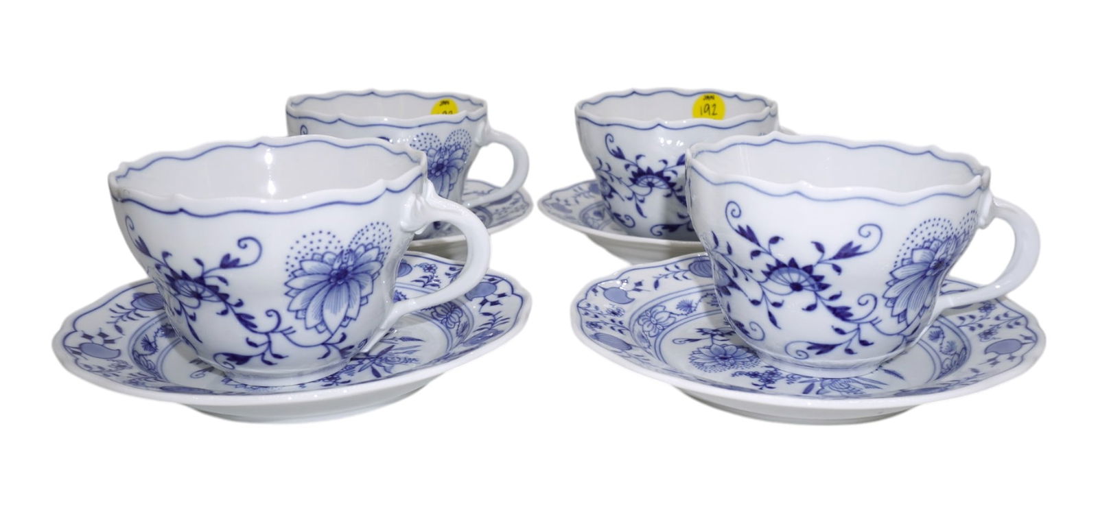MEISSEN BLUE ONION TEACUPS AND SMALL SAUCERS - 8 PIECES (1 of 4)