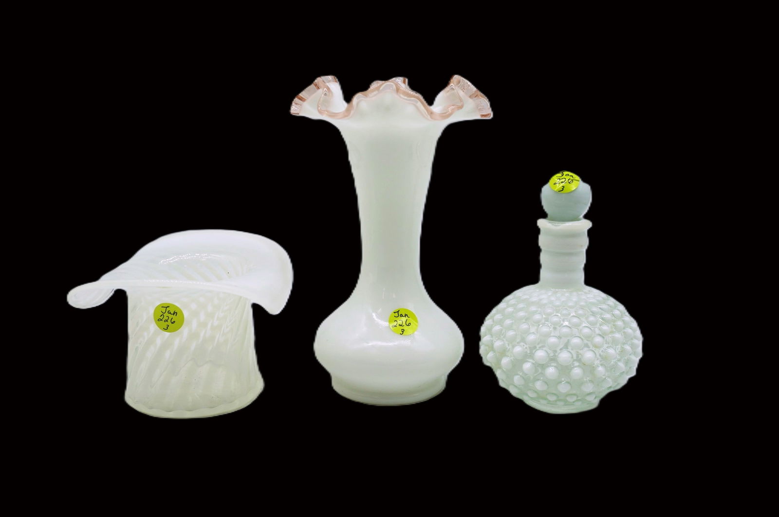 3 VINTAGE FENTON GLASS VASE - HAT - PERFUME (1 of 5)