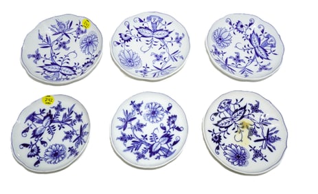 LOT OF 6 MEISSEN BLUE ONION SMALL SAUCERS AND PLATES