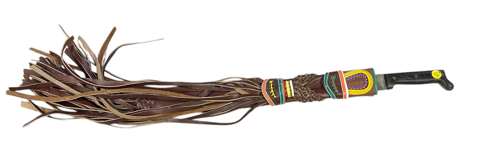 VINTAGE BUSQUESE ESTA MARCA MACHETE: Vintage Busquese Esta Marca Machete with leather cover. Measures 22.25" in length and weighs 1 lb 2 oz.