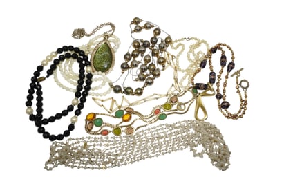 13 VINTAGE ASSORTED COSTUME NECKLACES