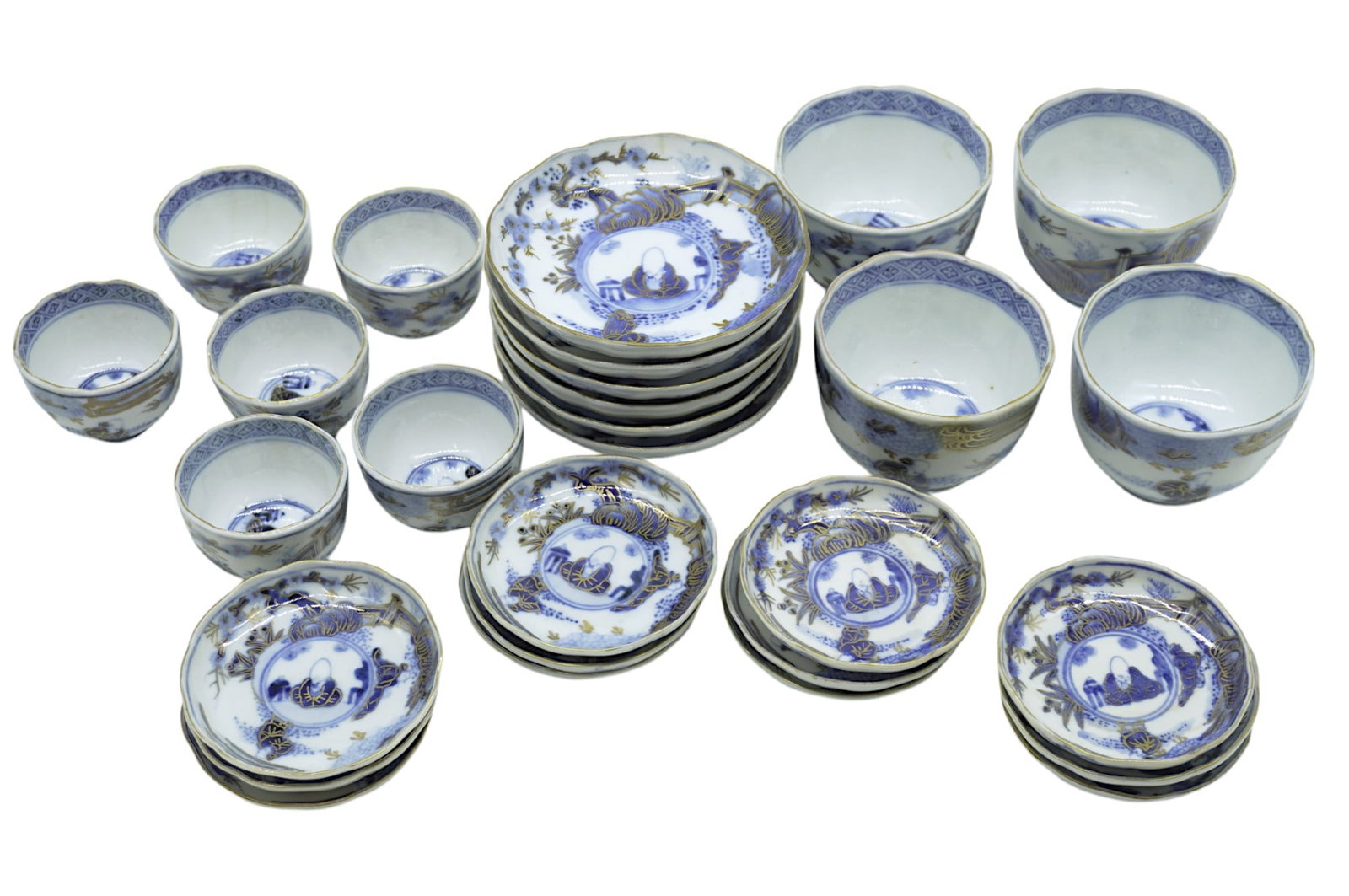 28 pc RARE JAPANESE MEIJI ARITA PORCELAIN FUKUROKUJU: 28 Piece Antique Rare Japanese Meiji Era Arita Porcelain Hand Painted Dishes, Cups and Bowls with gilt accents, featuring Fukurokuju, one of the 7 lucky Gods. Fukuroku is the God of Wisdom, Longevity 