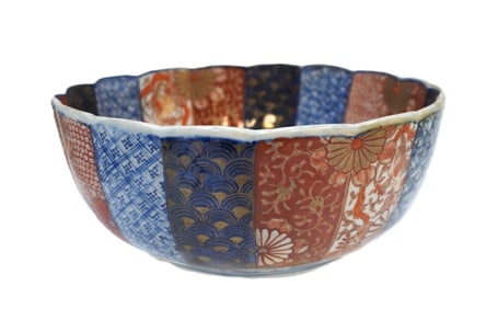 ANTIQUE JAPANESE IMARI BOWL