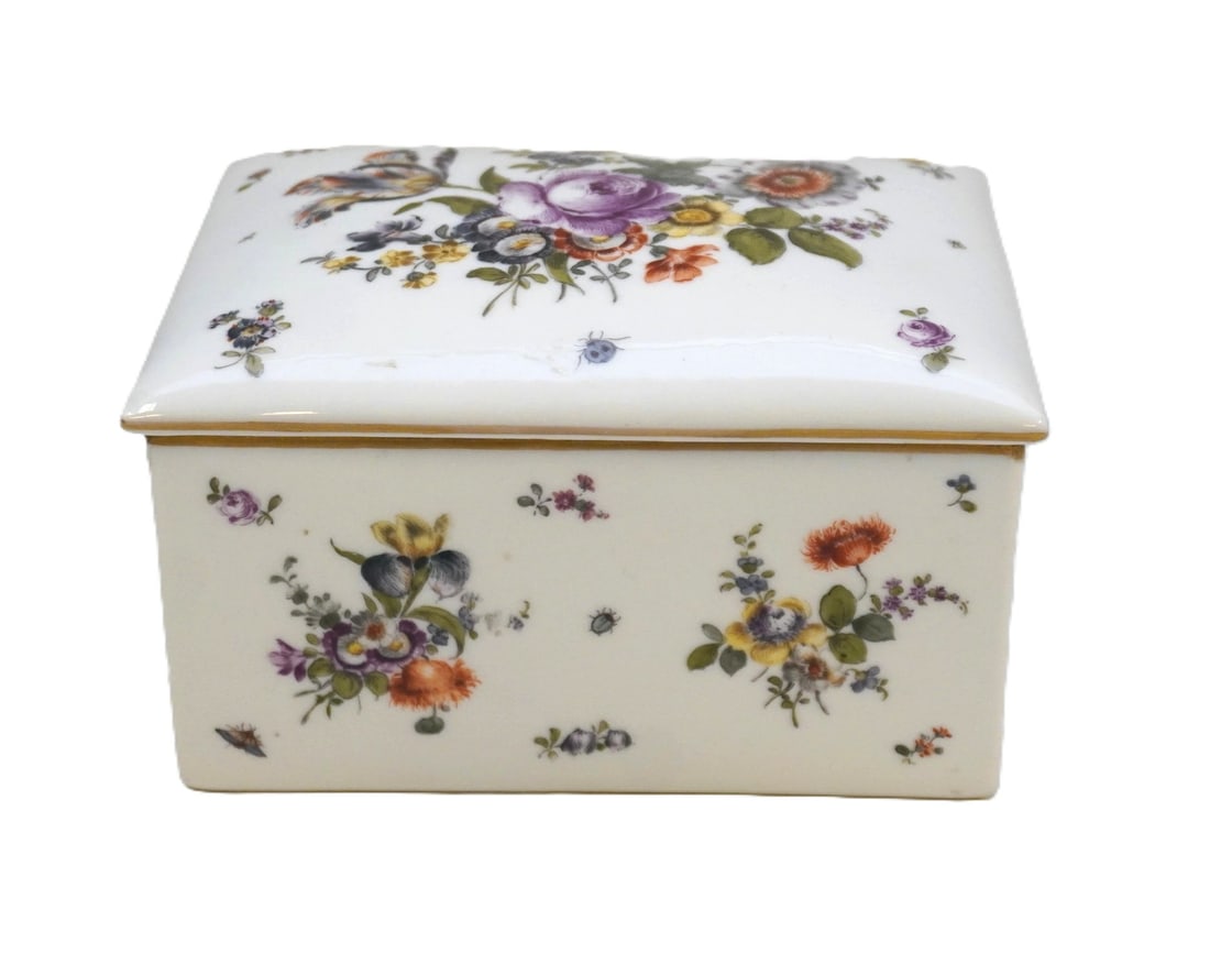 MEISSEN PORCELAIN LARGE HAND PAINTED BOX: Meissen Porcelain Large Hand Painted Box. Florals. Inside lid also painted. Measures 6 1/4"x4 1/2"x4". Weight 2 lbs 8 oz. Provenance: Gippy Plantation, Avenue of Oaks, Berkeley County, SC.