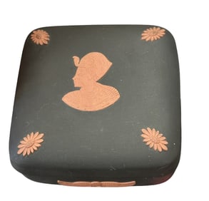 WEDGWOOD TERRACOTTA JASPERWARE BASALT BOX