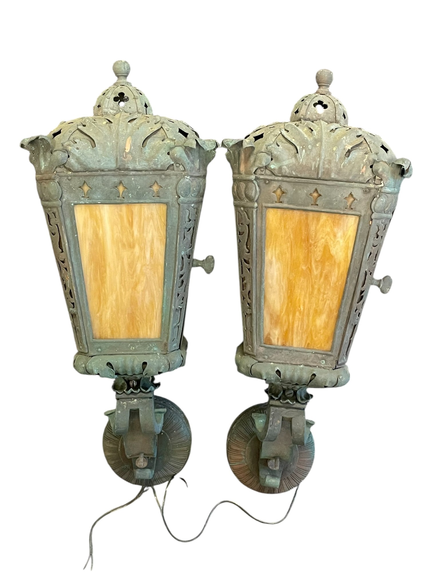 2 GOTHIC BRASS SLAG GLASS EXTERIOR LANTERNS (1 of 9)