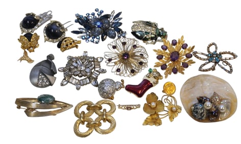 LOT OF ASSORTED VINTAGE BROOCHES/PINS - 19 PIECES