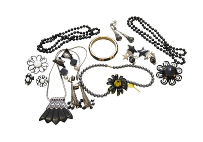 12 PC COSTUME INCL HEMATITE AND BLACK AGATE