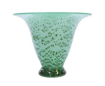 VINTAGE EMERALD GREEN ART GLASS VASE