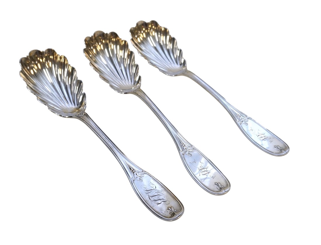 3 COIN SILVER "TUSCAN" SCALLOPED SERVING SPOONS (1 of 4)
