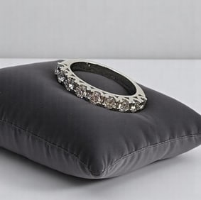 LADIES 18K WHITE GOLD DIAMOND BAND sz 6.5