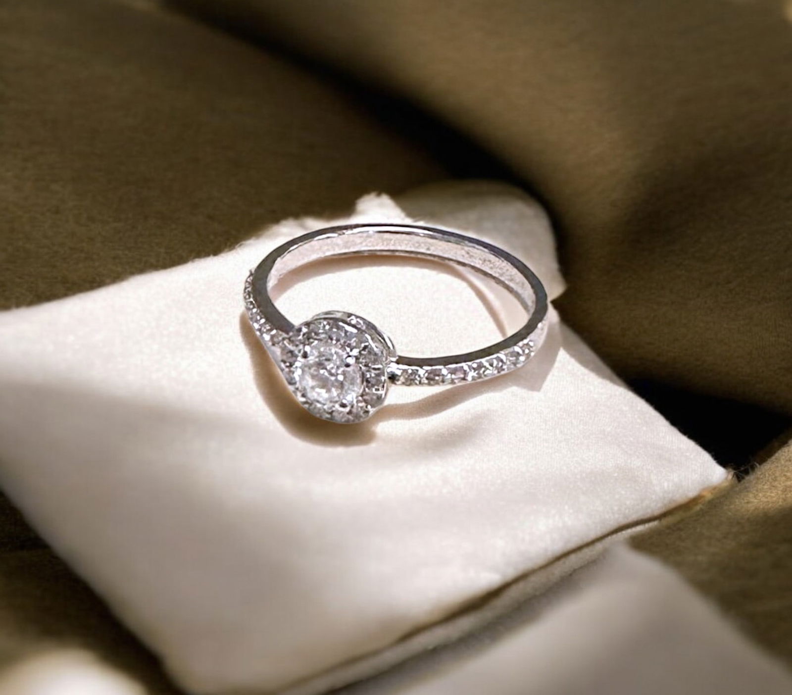 14K WHITE GOLD DIAMOND HALO RING SZ 7.5 (1 of 4)