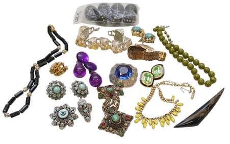 16 pc VINTAGE LUCITE - RHINESTONE COSTUME JEWELRY