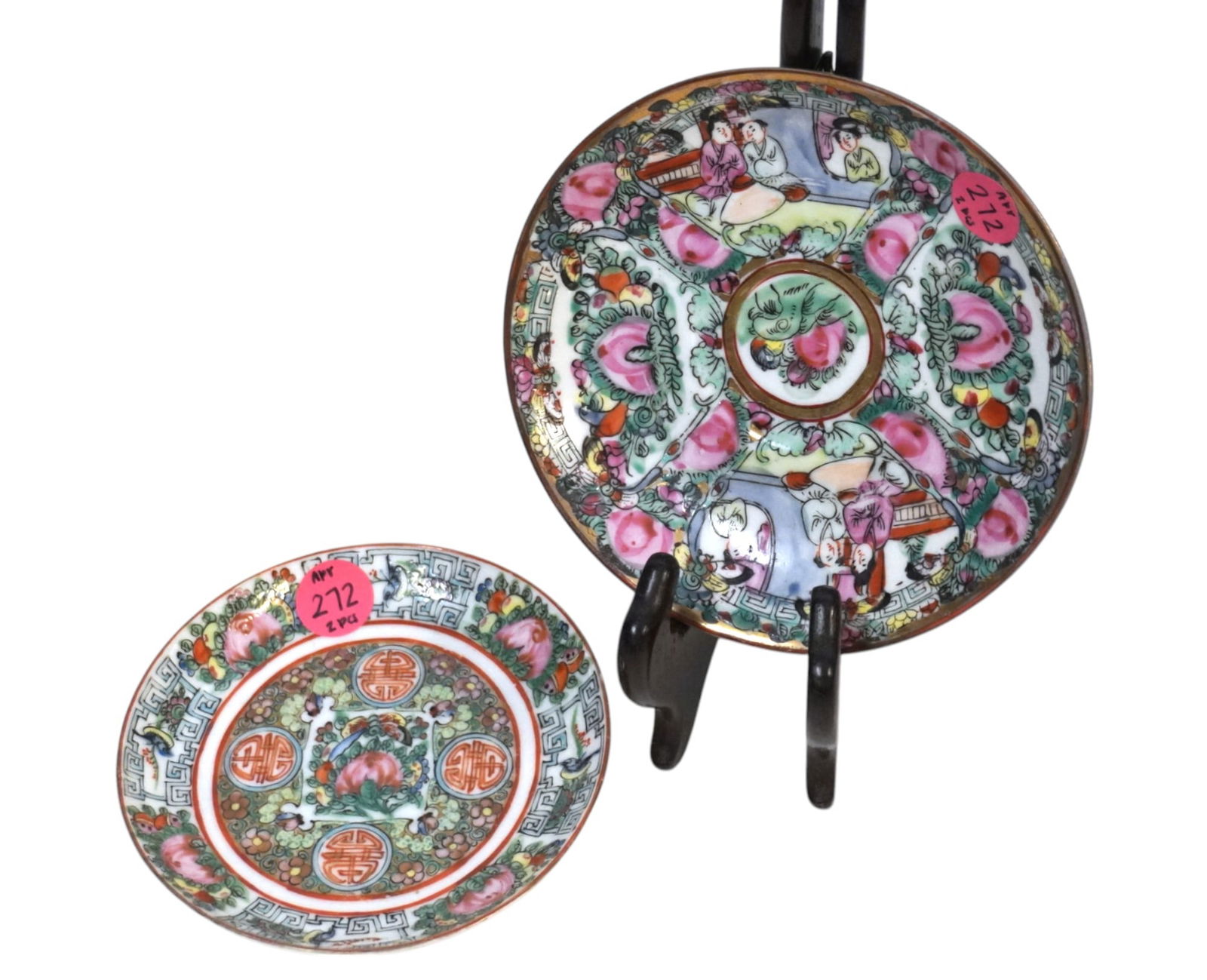 PAIR CHINESE ROSE MEDALLION SMALL PLATES/SAUCERS (1 of 4)