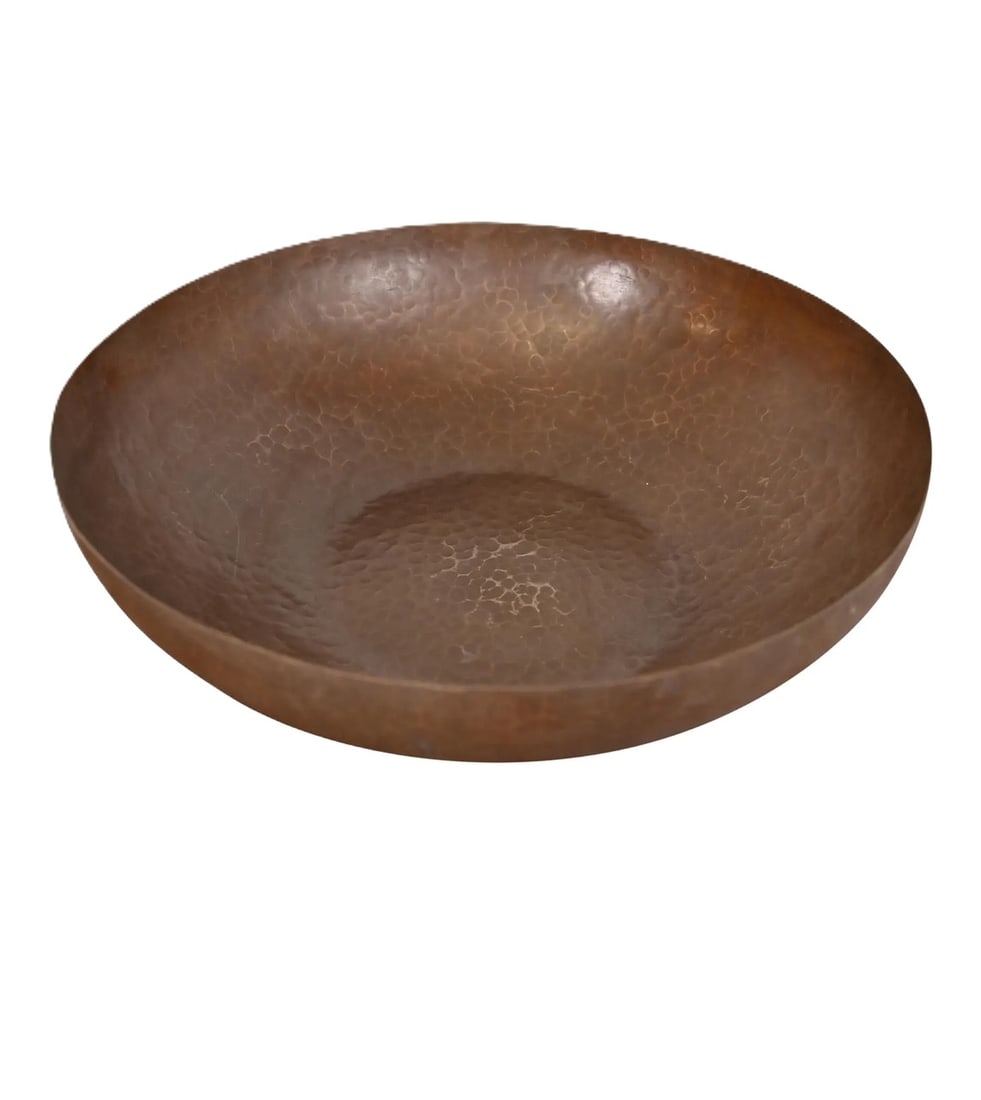 ARTS & CRAFTS HAND HAMMERED COPPER BOWL: Arts & Crafts Hand Hammered Copper Bowl. Measures 7"x7"x2.5". Weight 1 lb
