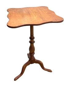 ANTIQUE AMERICAN MAPLE CANDLE STAND