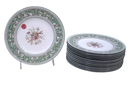 12 WEDGWOOD FLORENTINE GREEN RIM LUNCHEON PLATES