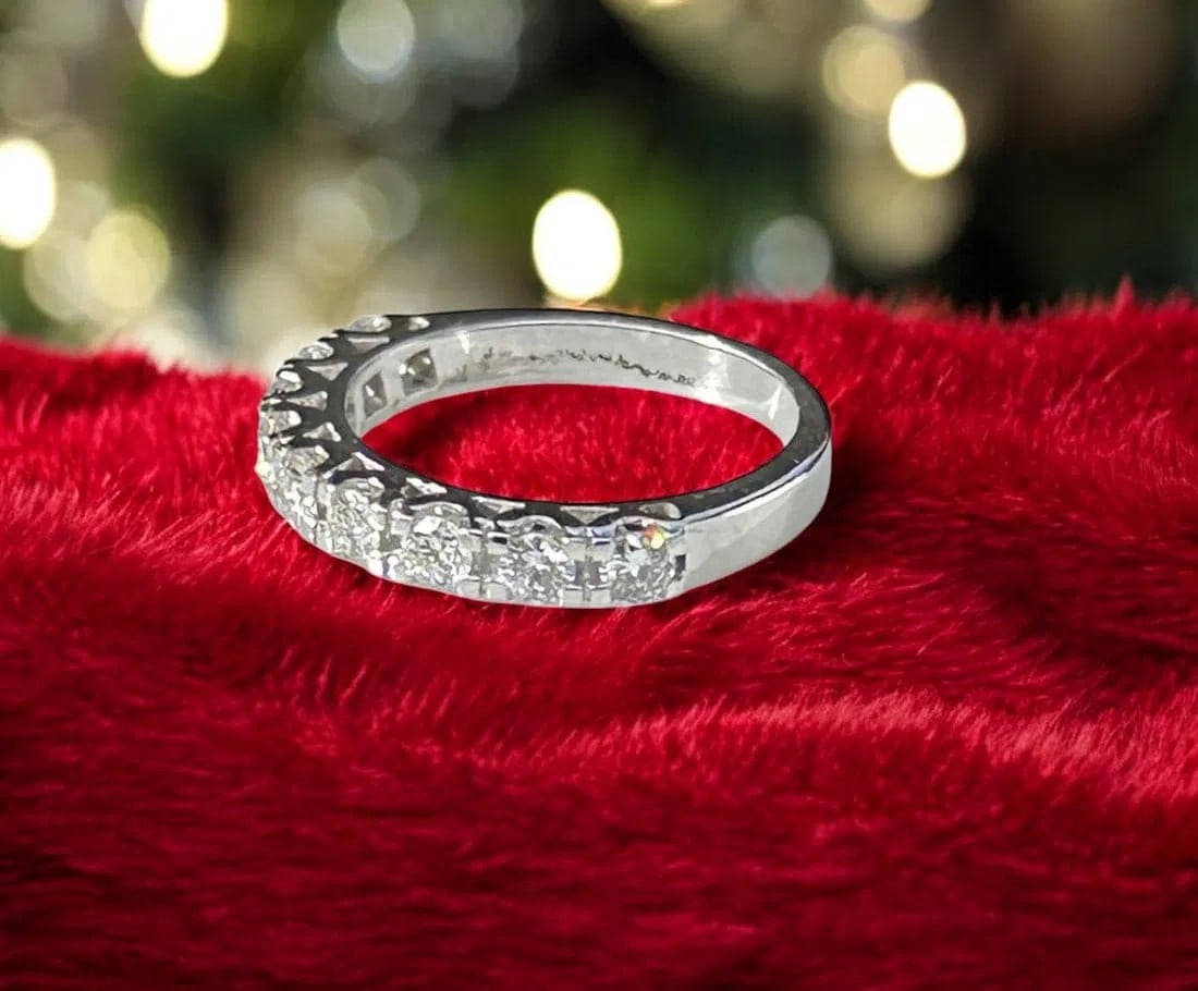 LADIES 18K WHITE GOLD DIAMOND BAND sz 6.5 (1 of 3)