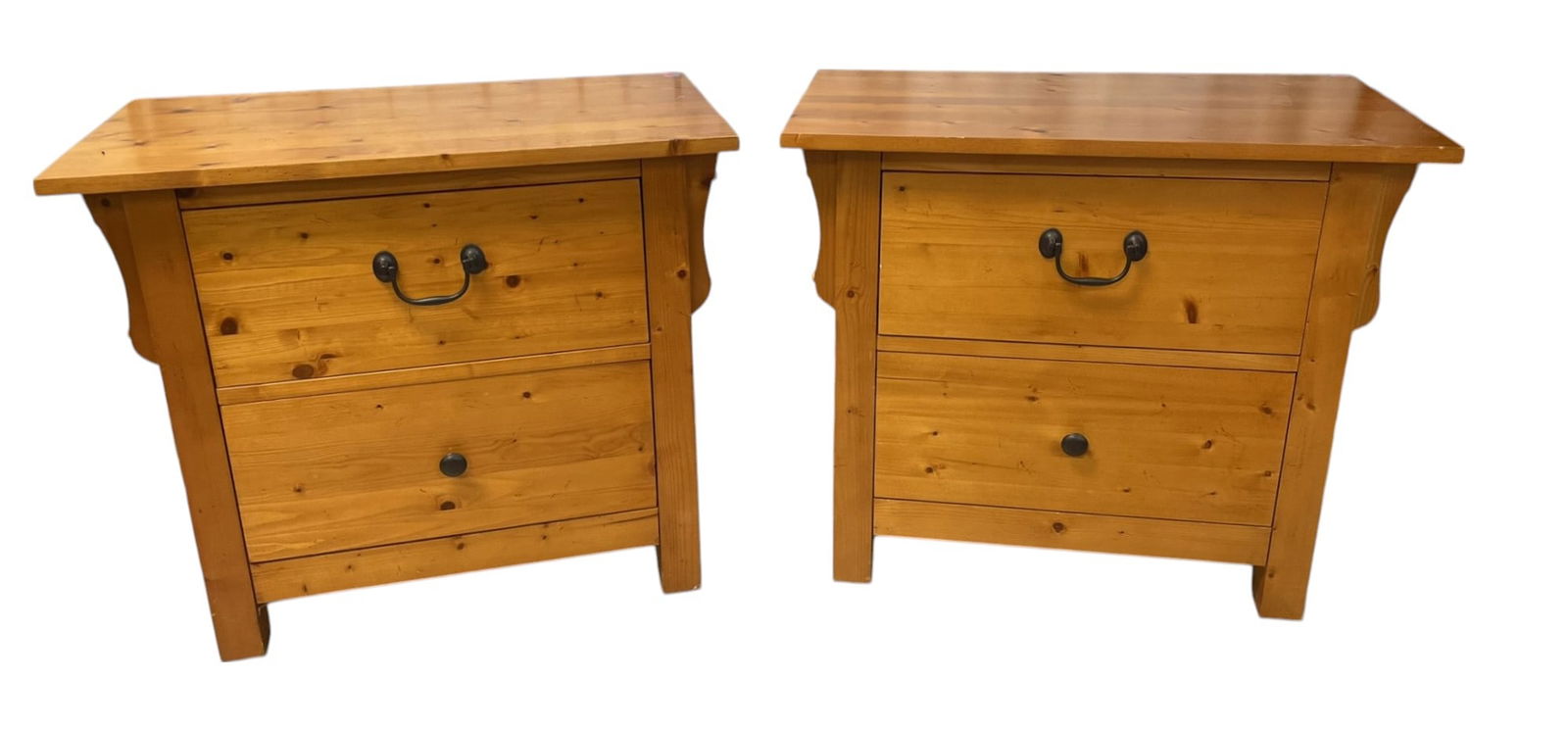 PAIR OF OAK MISSION STYLE NIGHTSTANDS (1 of 4)