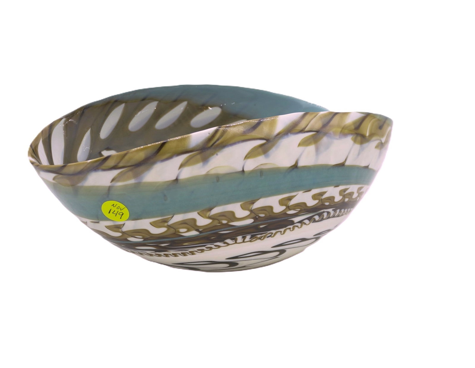 FORNACE FERRO MURANO GLASS CENTERPIECE: Fornace Ferro Murano Art Glass Shell Centerpiece. Vetro Artistico 007 made by The Ferro Murano factory, now named Yalos Murano, which was founded in 1966 by Guido Ferro and his brothers, Ivan and Mari