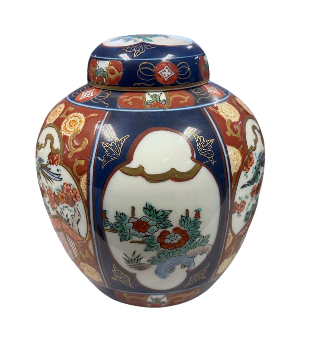 VINTAGE GOLD IMARI GINGER JAR (1 of 4)