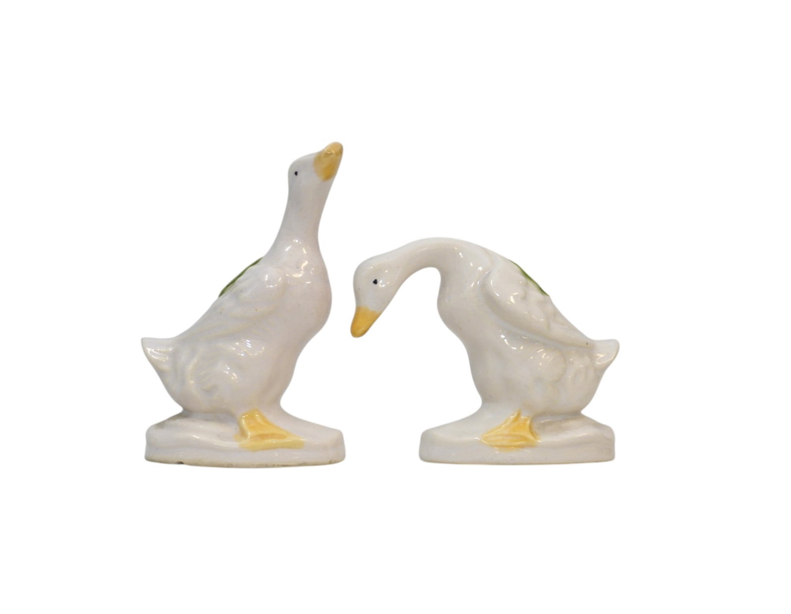 PAIR OF PORCELAIN GEESE: Pair of Porcelain Geese. Standing one measures 3.5" x 2.25" x 1.5", total lot weight is 6.4 oz. Provenance: Gippy Plantation, Avenue of Oaks, Berkeley County, South Carolina