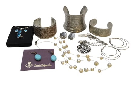 SILVERTONE COSTUME JEWELRY LOT - 15 PIECES