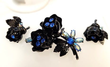 1950s 3 pc CORO JAPANNED DEMI PARURE BROOCH / EARRINGS