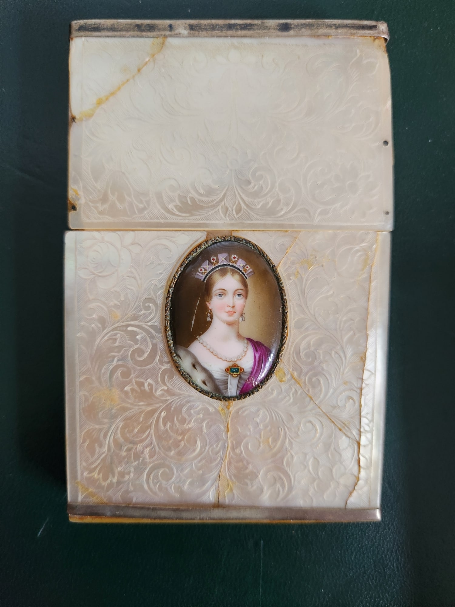 ANTIQUE MOP CALLING CARD CASE WITH PORTRAIT MINIATURE (1 of 4)
