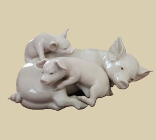 RETIRED LLADRO PORCELAIN PIG FAMILY