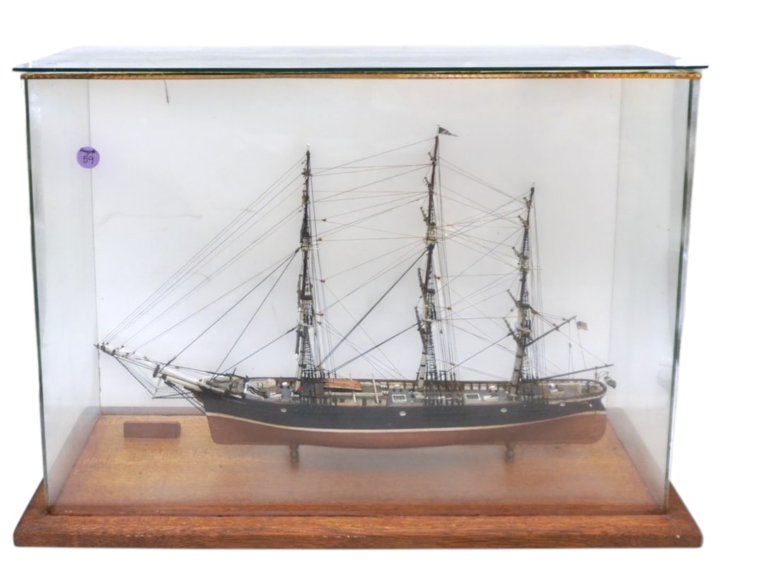 VINTAGE YOUNG AMERICA MODEL CLIPPER SHIP IN CASE (1 of 5)