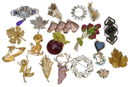 20 VINTAGE BROOCHES AND PINS