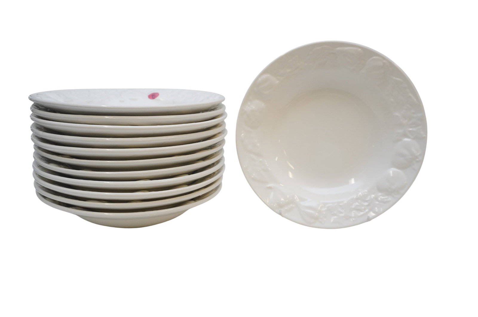 12 WILLIAMS SONOMA PATRIZI WHITE PASTA BOWLS: 12 Large Williams Sonoma Patrizi White Pasta Bowls. Each measures 10.25"x2". Weight on all 17 lbs