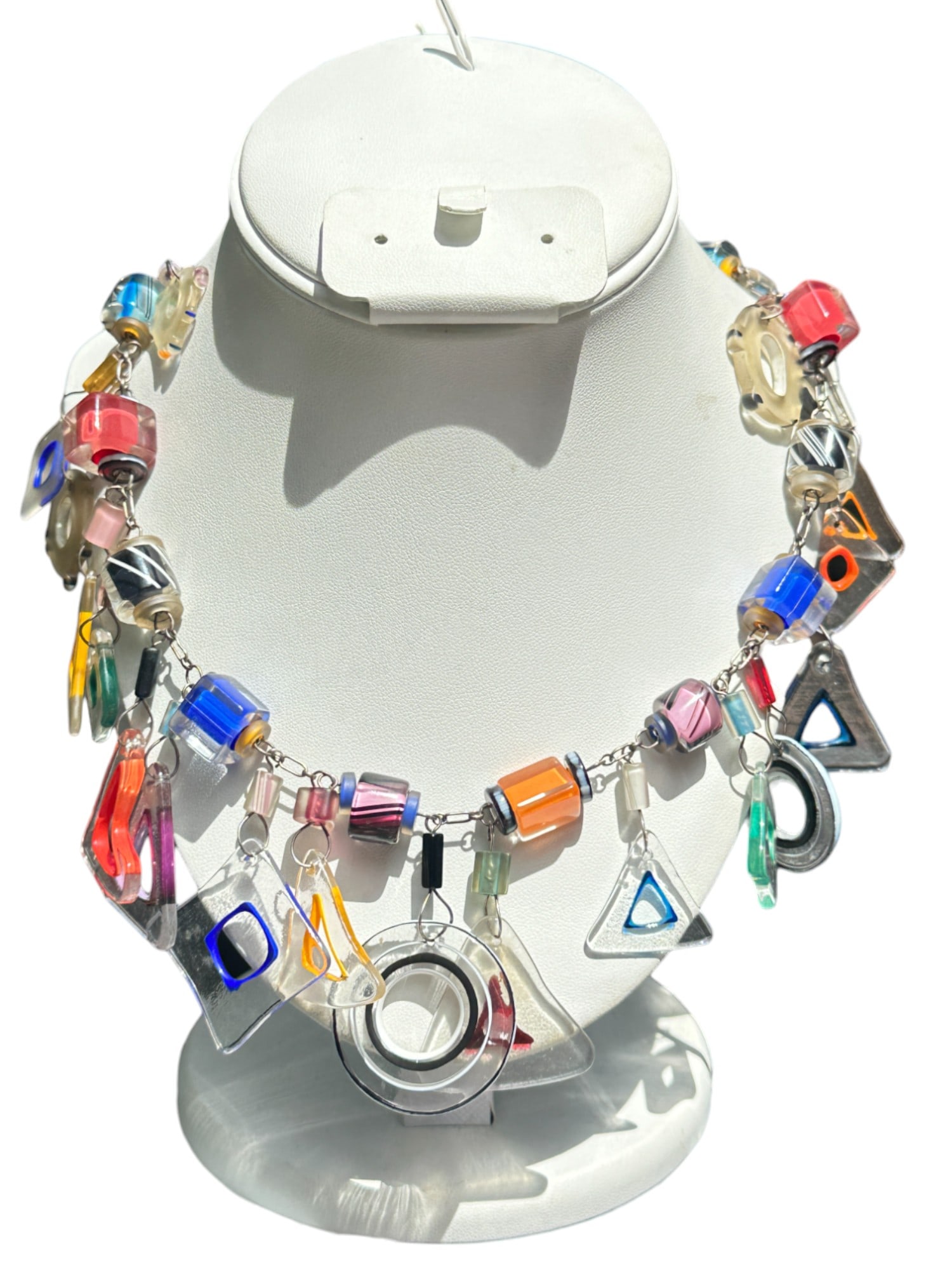 VINTAGE ITALIAN MODERNIST ART GLASS NECKLACE: Vintage Italian Modernist Art Glass Necklace .Measures 12". Weight 4.9 oz.