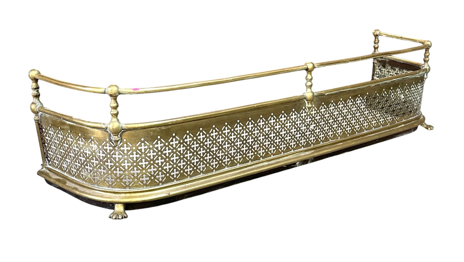 ANTIQUE ENGLISH BRASS FIREPLACE FENDER (1 of 4)