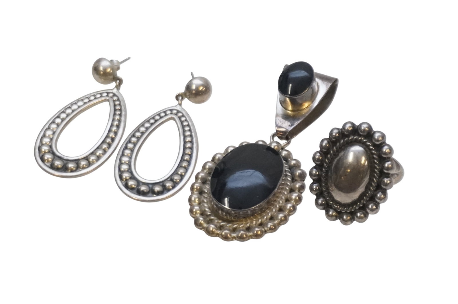 4 VINTAGE MEXICAN STERLING SILVER JEWELRY PIECES: 4 Vintage Mexican Sterling Silver Jewelry Pieces. Largest is pendant which measures 2.5", total lot weight is 1.5 oz.