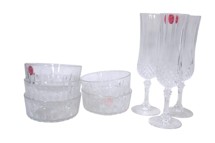 8 PIECES OF VINTAGE ARCOROC AND CRISTAL D'ARQUES CRYSTAL PIECES