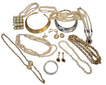 19 PIECES PEARL AND GOLD COSTUME JEWELRY