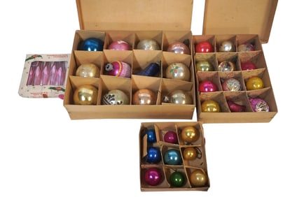 VINTAGE CHRISTMAS ORNAMENTS - 4 BOXES