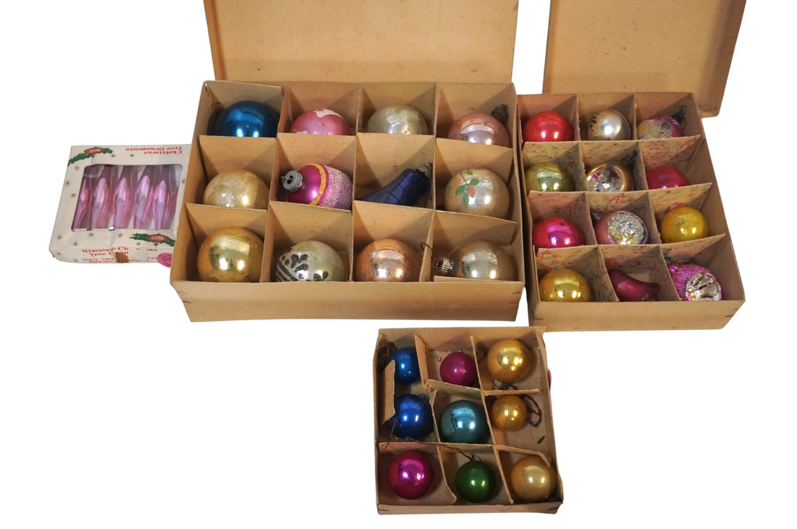 VINTAGE CHRISTMAS ORNAMENTS - 4 BOXES (1 of 7)