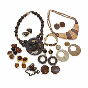 11 PC VINTAGE COSTUME JEWELRY LUCITE +