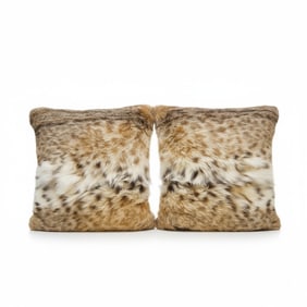 PAIR OF SILK AND FUR DECORATIVE PILLOWS