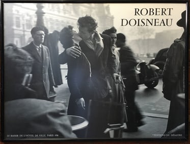 ROBERT DOISNEAU POSTER THE KISS FRAMED