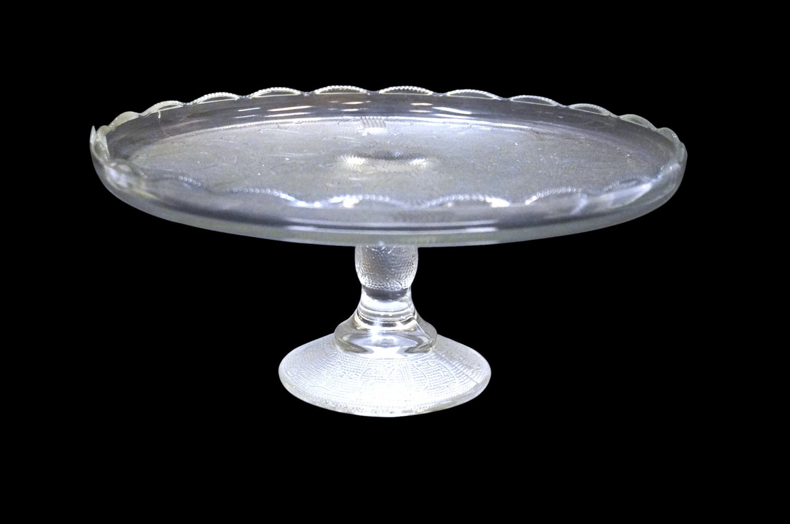 VINTAGE 1940s JEANNETTE HARP CAKE STAND: Vintage 1940-50 Jeannette Harp Clear Cake Stand. 10"x10"x4.25". Weight 2 lbs 11 oz. **In house shipping available on this lot**